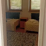 Barackvirag Apartmanhaz Вонярцвашхедь