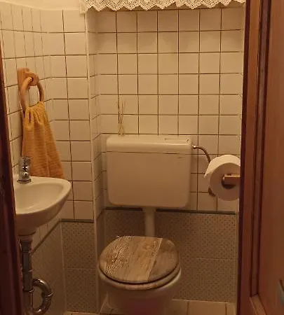 Barackvirag Apartmanhaz *