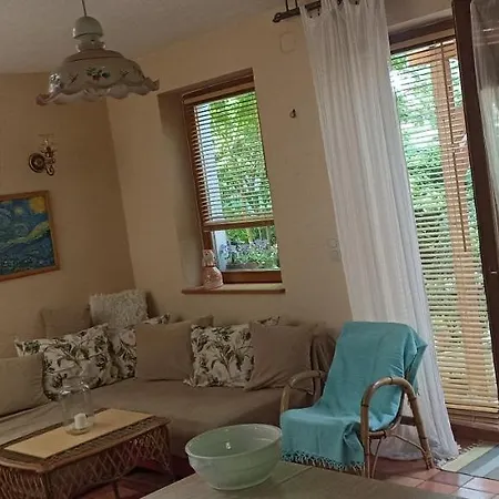 Barackvirag Apartmanhaz *
