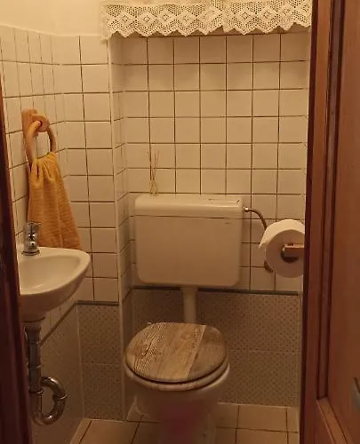Barackvirag Apartmanhaz *
